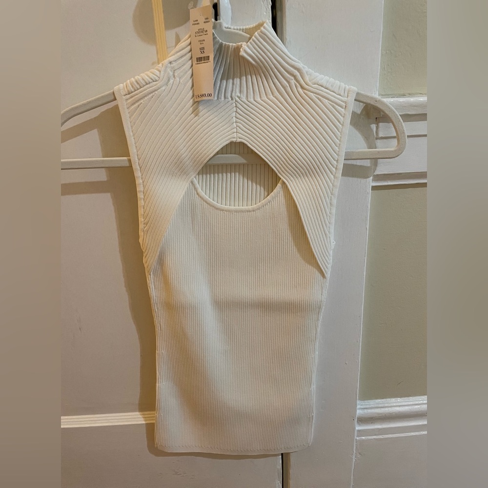 Cutout sleeveless blouse